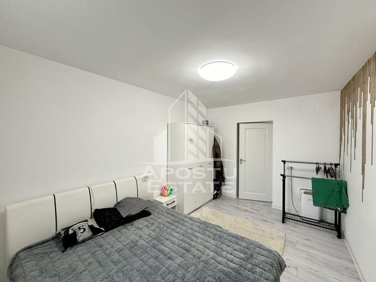 Apartament cu 3 camere semidecomandat, mobilat în Complex Studențesc