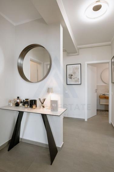 Apartament cu 5 camere decomandat în Cristian