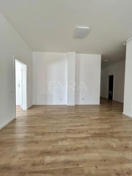 Apartament cu 3 camere semidecomandat în Florești