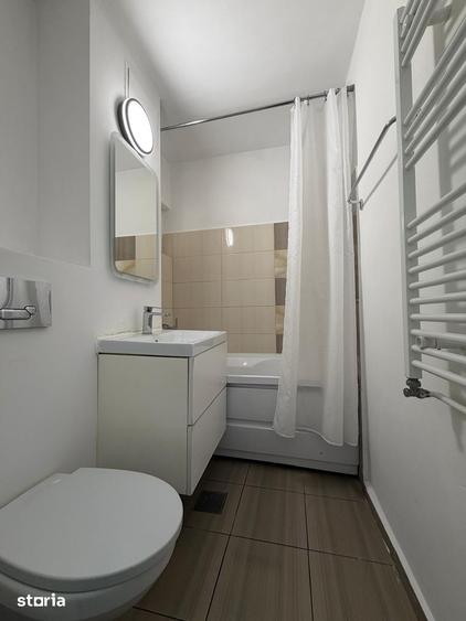 Apartament cu 3 camere semidecomandat în Griviței