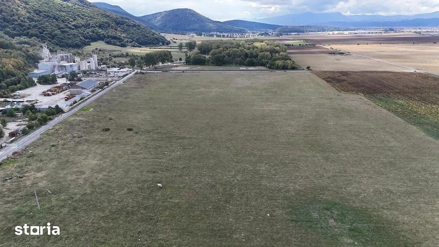 Teren de 4000 mp, în Bartolomeu