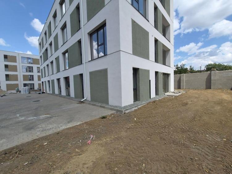 Apartament cu 3 camere decomandat în Lipovei