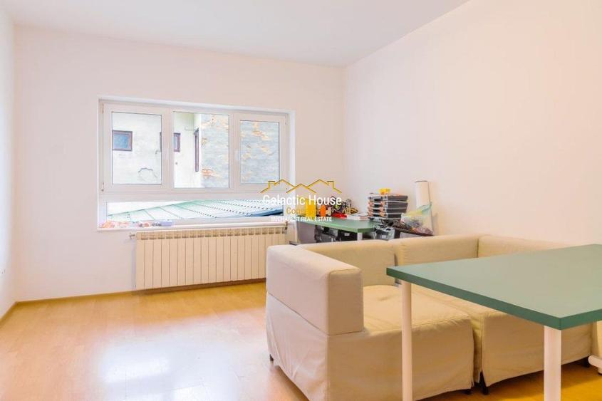 Casă cu 12 camere cu Teren 350 Mp în Central