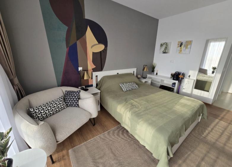 Apartament cu 4 camere decomandat în Central