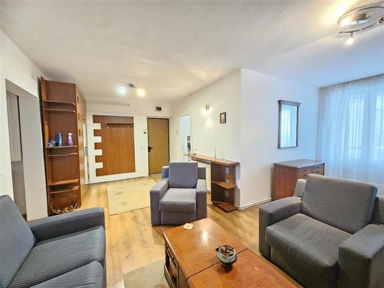 Apartament cu 2 camere decomandat, mobilat în Central
