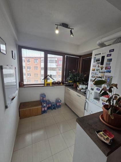 Apartament cu 3 camere decomandat, mobilat în Central