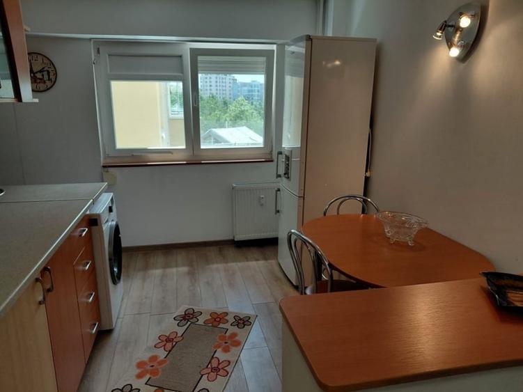 Apartament cu 3 camere decomandat, mobilat în Nerva Traian
