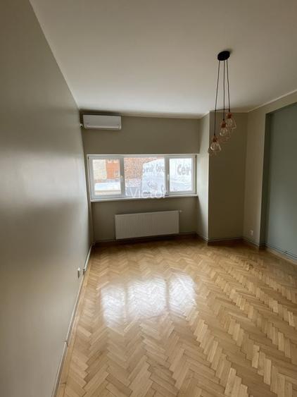 Proprietar, 2 camere in vila interbelica 60 mp 2 balcoane centrala proprie