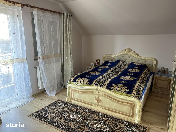 Casă cu 6 camere decomandat cu Teren 2700 Mp în Bocsig