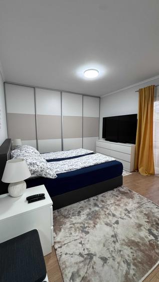 Apartament cu 3 camere decomandat în Exterior Vest