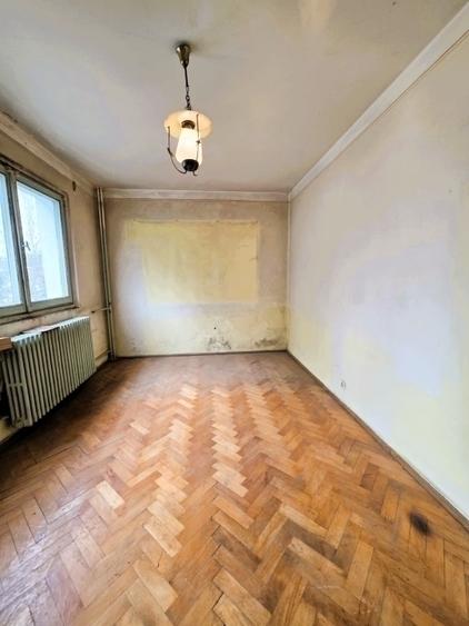 Apartament cu 3 camere semidecomandat în Tătărași