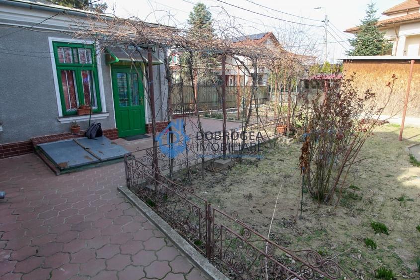 Casă individuală cu 3 camere cu Canalizare în Ultracentral