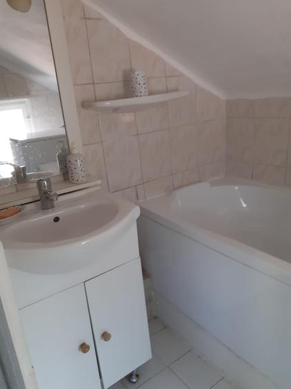 Apartament cu 3 camere semidecomandat, mobilat în Chibrit