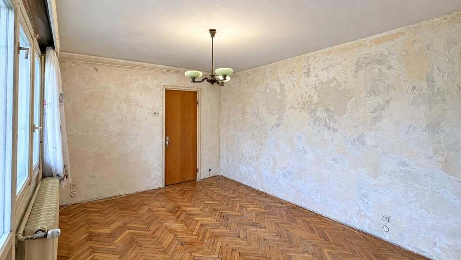 Apartament cu 3 camere semidecomandat în Titan