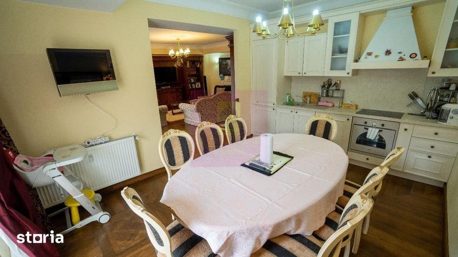 Apartament cu 4 camere decomandat în Clăbucet
