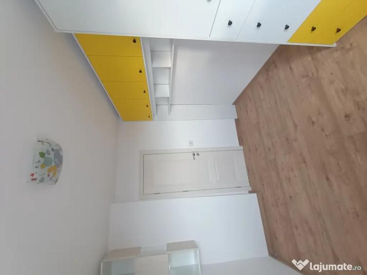 Apartament cu 3 camere decomandat în Micro 21