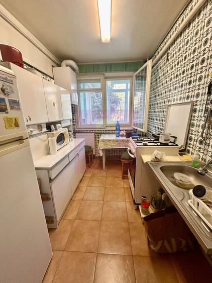 Apartament cu 3 camere decomandat în Berceni
