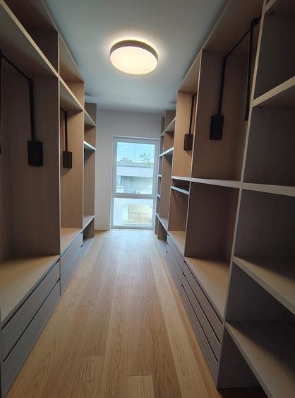 Apartament cu 4 camere în Băneasa