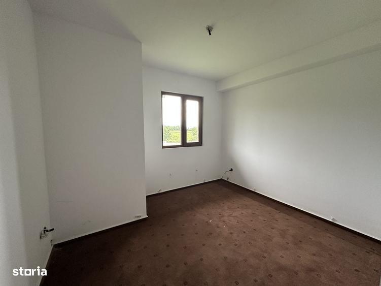 Spațiu comercial, de 936 mp, în Valea Călugărească