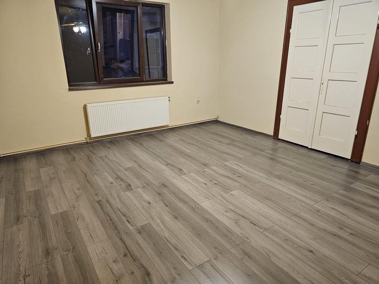 Casă cu 4 camere în Exterior Vest