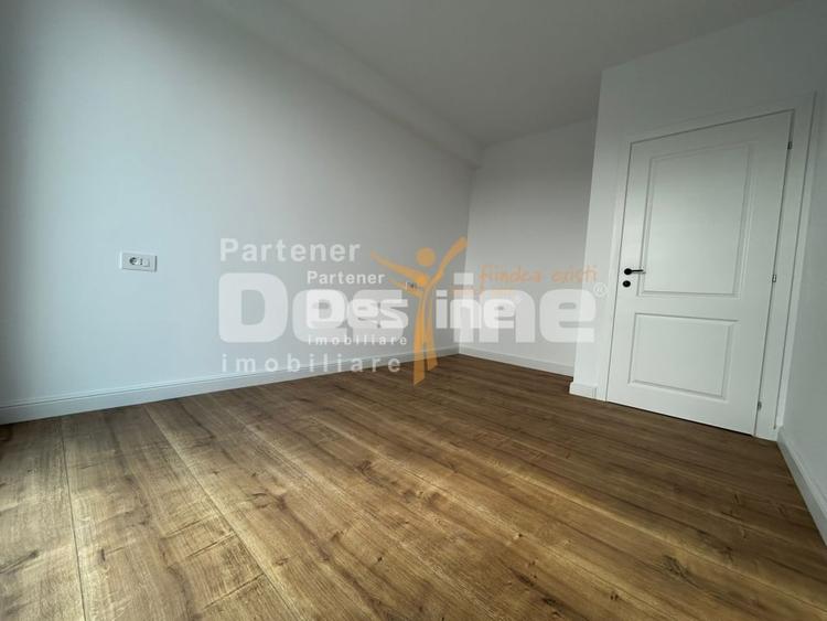 Apartament cu 3 camere decomandat în Rediu