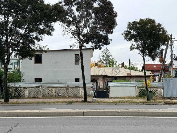 Casă cu 4 camere cu Teren 250 Mp în Central