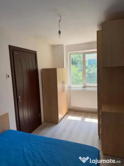 Apartament cu 3 camere semidecomandat în Central