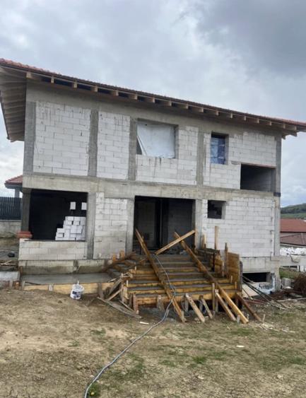 Casă cu 4 camere cu Teren 550 Mp în Chinteni