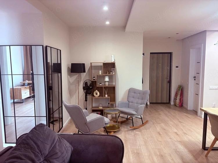 Apartament cu 3 camere semidecomandat în Florești