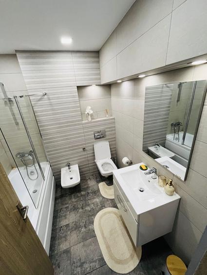 Apartament cu 3 camere decomandat în Petros