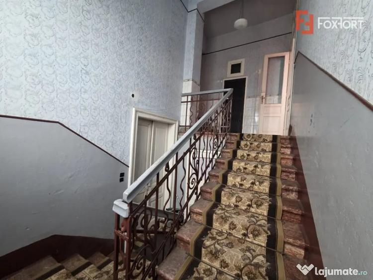 Casă cu 8 camere cu Teren 1649 Mp în Aradul Nou
