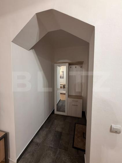 Apartament cu 2 camere semidecomandat, mobilat în Semicentral