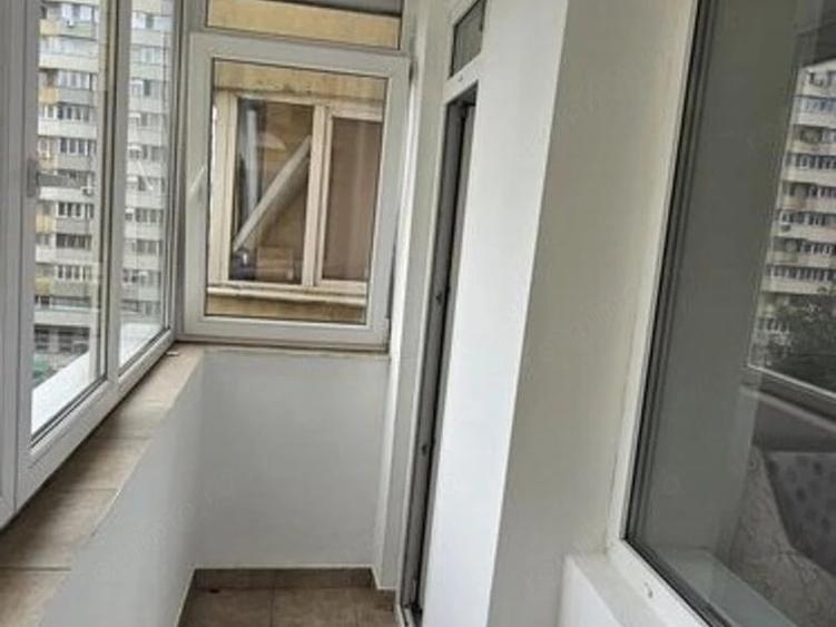 Apartament cu 5 camere decomandat în Iancului