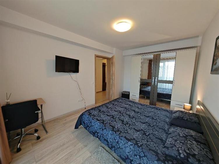 Apartament cu 2 camere decomandat, mobilat în Tractorul