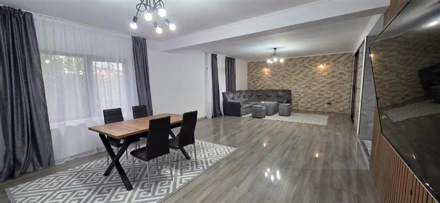 Casă individuală cu 5 camere cu Teren 400 Mp în Central