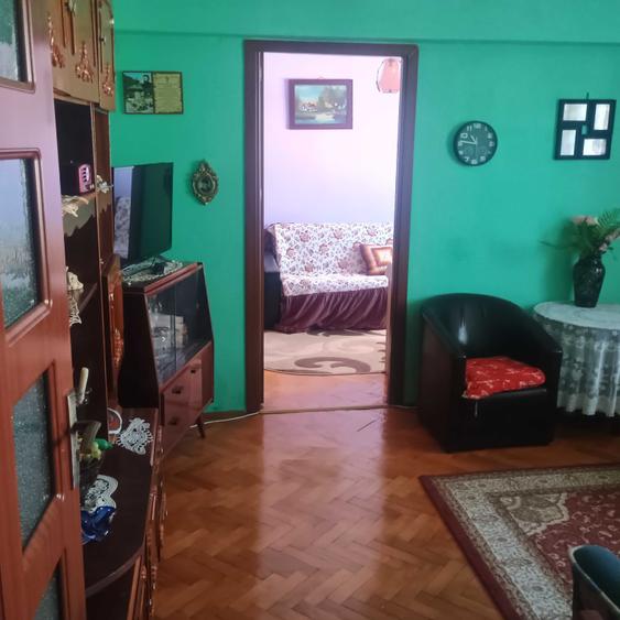 Apartament cu 3 camere semidecomandat în Central