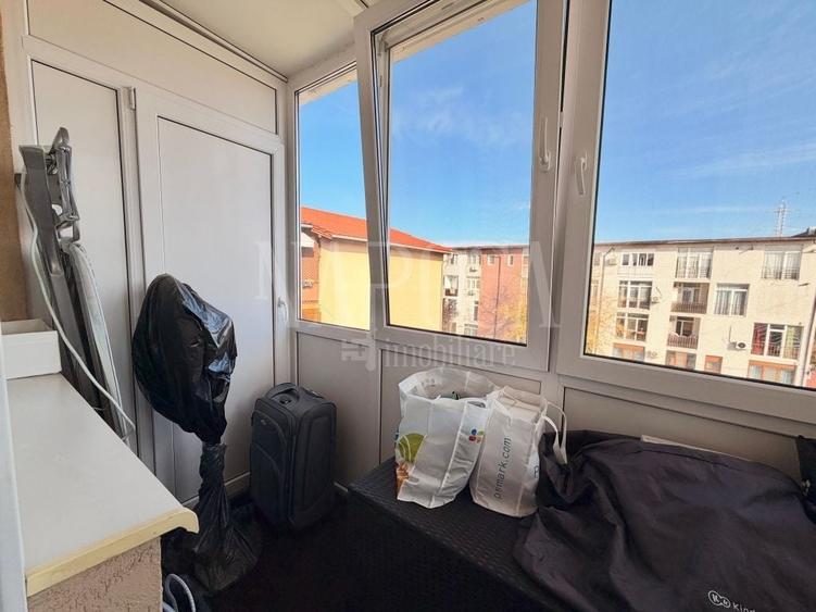 Apartament cu 3 camere semidecomandat în Florești