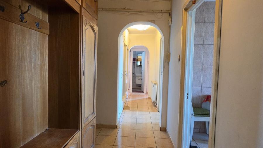 Apartament cu 3 camere decomandat, mobilat în Centrul Civic