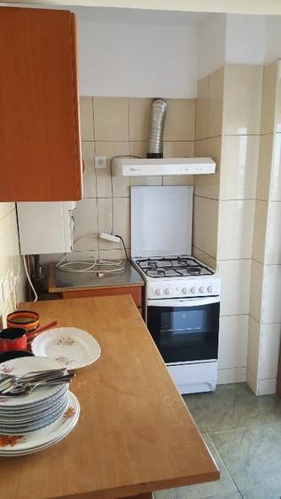 Apartament cu 3 camere decomandat, mobilat în Piața Unirii