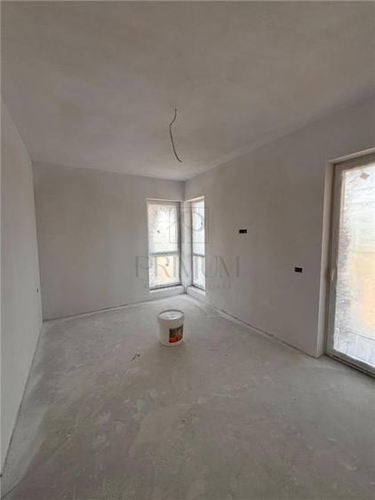 Duplex cu 5 camere cu Canalizare în Moșnița Nouă