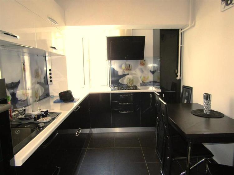 Apartament cu 2 camere decomandat în Micro 4