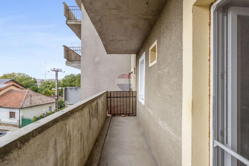 Apartament cu 3 camere semidecomandat în Aurel Vlaicu