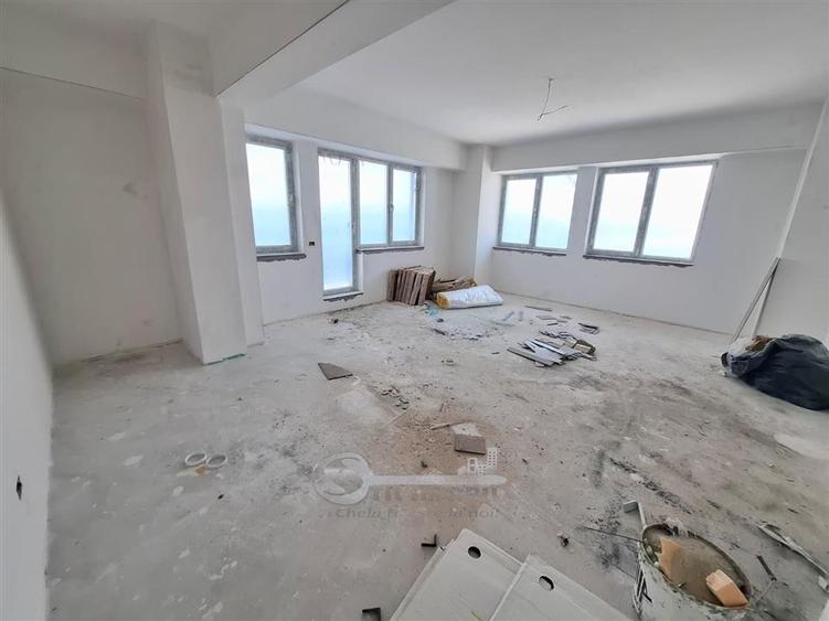 Penthouse cu 2 camere decomandat în Galata