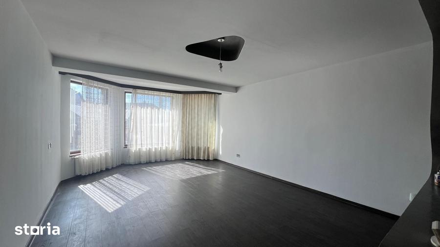 Casă cu 5 camere cu Teren 451 Mp în Pod