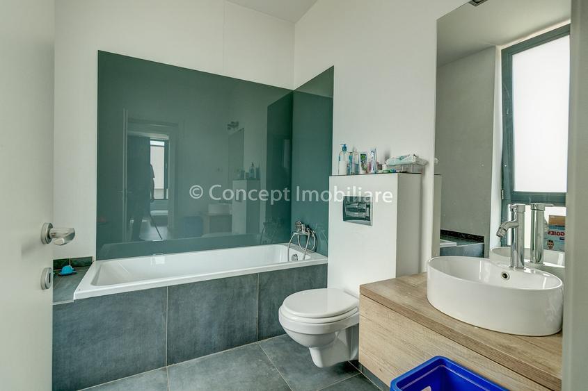 Casă cu 4 camere cu Piscina în Central