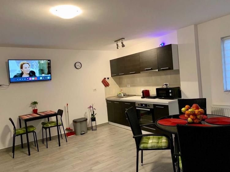 Proprietar Casa cu 2 corpuri, 1.300 mp teren, Sanpetru Central - 2