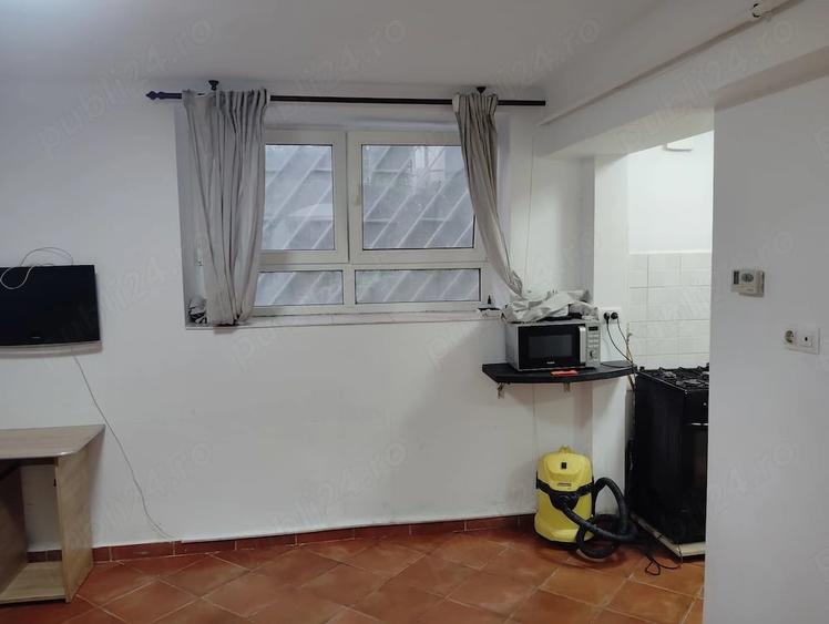 Garsonieră decomandată în Central