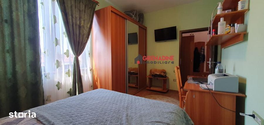 Apartament cu 2 camere decomandat în Tractorul