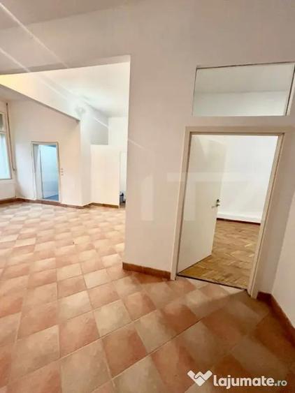 Apartament cu 5 camere semidecomandat în Central