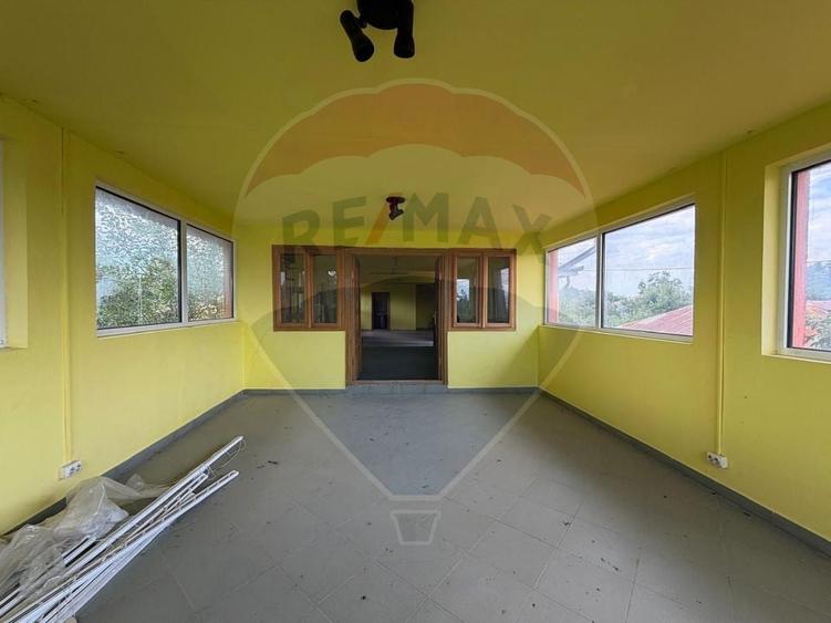 Casă individuală cu 5 camere cu Teren 1513 Mp în Câmpineanca